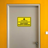 Classic Framed Plus Almacén de Productos Químicos — Mantener Puerta Cerrada — Wall or Door Sign | Spanish construction & safety - Sign