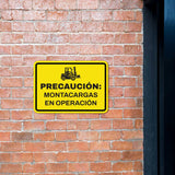 Classic Framed Plus Precaución: Montacargas en Operación — Wall or Door Sign | Spanish construction & safety - Sign