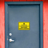 Classic Framed Plus Almacén de Productos Químicos — Mantener Puerta Cerrada — Wall or Door Sign | Spanish construction & safety - Sign