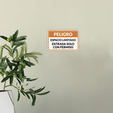 Classic Framed Plus Peligro Espacio Limitado- Entrada solo con permiso Door or Wall Sign | Business Warning Signage