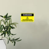 Classic Framed Plus Cuidado: Piso Resbaladizo cuando esta mojado Door or Wall Sign | Business Warning Signage