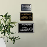 Signs ByLITA Classic Framed Advertencia Zona de construcción Utilice casco Door or Wall Sign Easy Installation | Health And Safety | Building And Hospitality