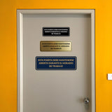 Signs ByLITA Standard Esta Puerta debe mantenerse abierta durante el horario de trabajo Wall or Door Sign | Spanish Workplace Business Direction Signs