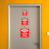 Square Plus Aviso: Apague Los Motores Mientras Realiza La Entrega Wall or Door Sign | Spanish | Health & Safety Warehouse Business Signage