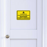 Classic Framed Plus Almacén de Productos Químicos — Mantener Puerta Cerrada — Wall or Door Sign | Spanish construction & safety - Sign